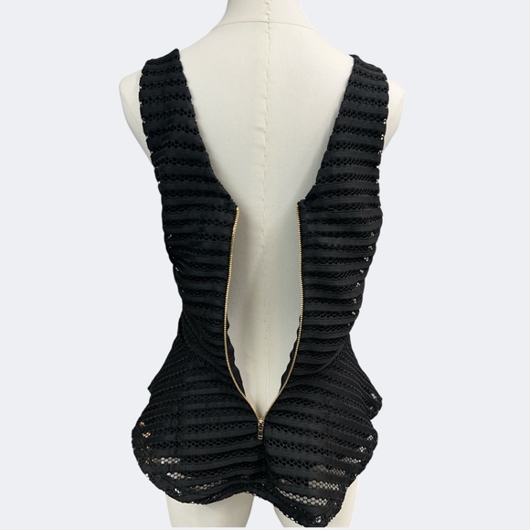 Guess Top Womens Medium Black Matilda Shadow Mesh Peplum Sleeveless Fitted USA - Picture 3 of 12